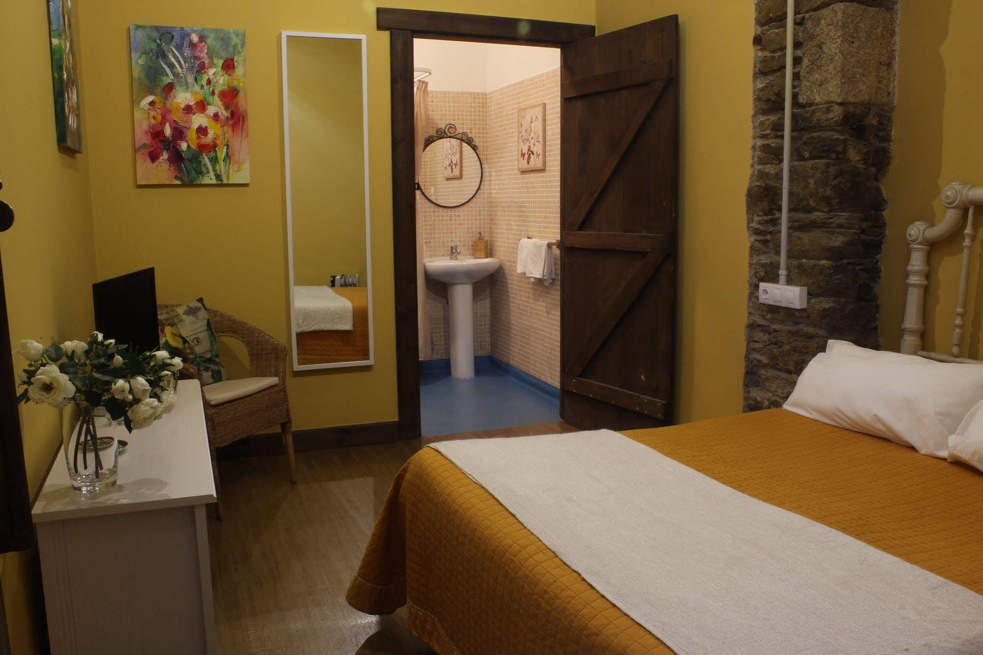 Albergue San Lazaro Sarria Bagian luar foto